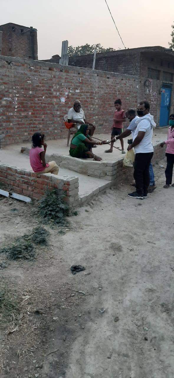 Bande Bharats Medicine Distribution Program in Rural Areas Affected By Corona